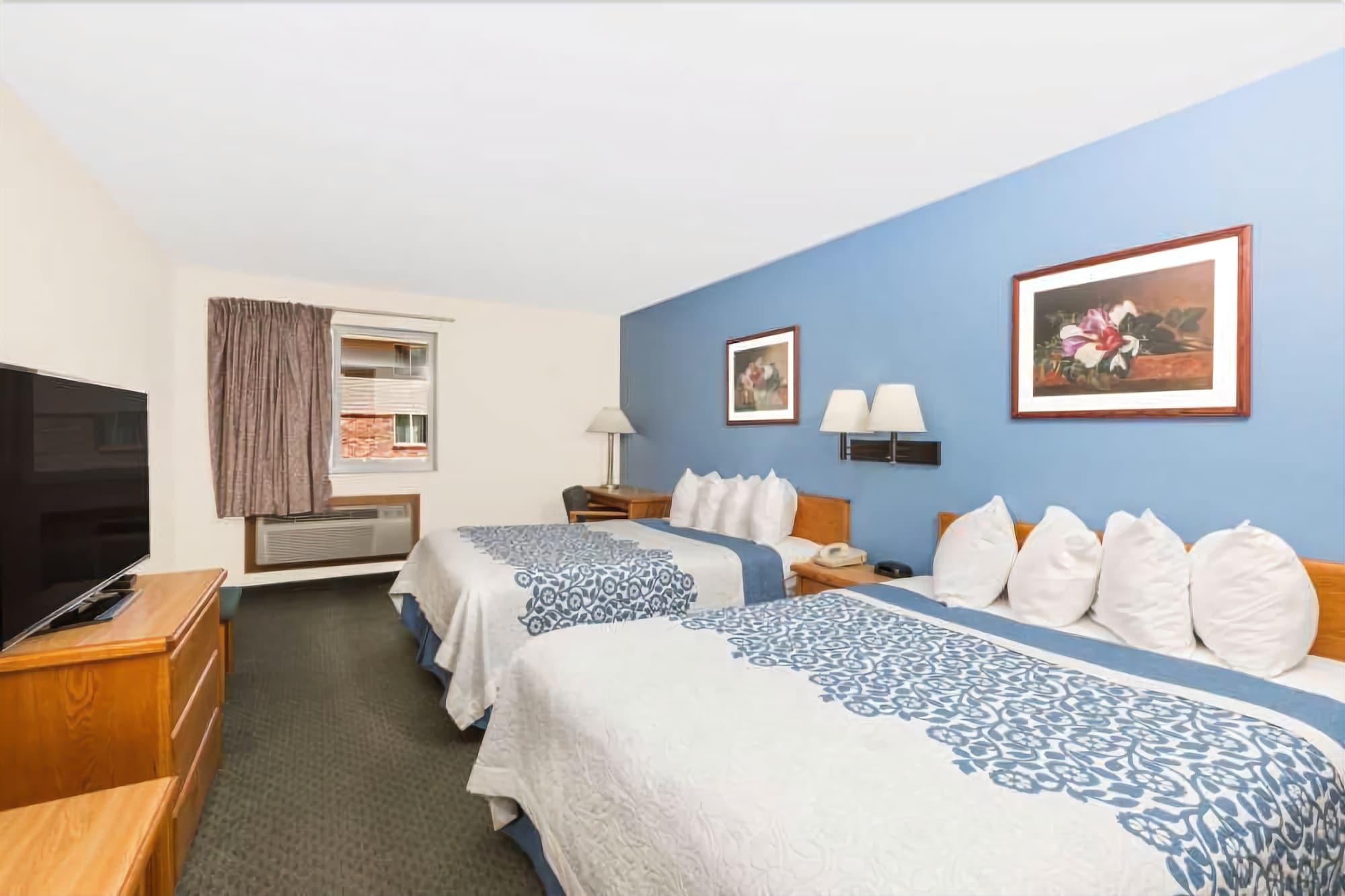 Baymont By Wyndham Kearney Motel Exterior photo